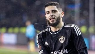 ياسين بنزية نجم منتخب الجزائر