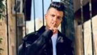 بعد وضع اسمه على قوائم الترقب.. زوجة عصام صاصا تدعمه برسالة