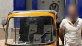 إصاباتها بالغة.. مصرية تقفز من «توك توك» هربا من تحرش السائق