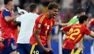 لامين يامال لاعب إسبانيا