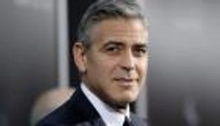 في «معركته ضد الزمن».. جورج كلوني «يحبط» بايدن