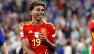 لامين يامال نجم منتخب إسبانيا الواعد