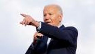 «اغتصبها».. بايدن «يستثمر» نكسات ترامب في «بورصة» الانتخابات