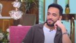 رامي جمال يروي مواقف محرجة بعد إصابته بالبهاق (فيديو)