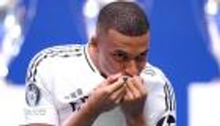 يتحدث الإسبانية بطلاقة.. 3 مشاهد من حفل تقديم مبابي الأسطوري