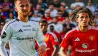 «دقت ساعة الرحيل».. جماهير مان يونايتد تصدم حنبعل المجبري