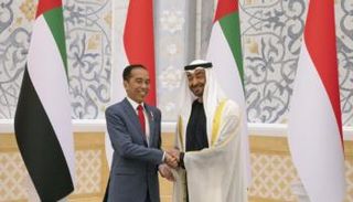 الشيخ محمد بن زايد آل نهيان والرئيس الإندونيسي  في لقاء سابق