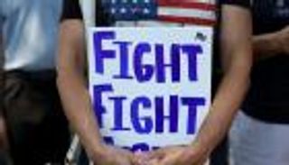 الانزلاق إلى الفوضى.. هاجس أمريكي يتجسد بعد محاولة اغتيال ترامب