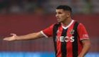 «يدفع الضرائب في فرنسا».. مارسيليا يحيي آمال يوسف عطال