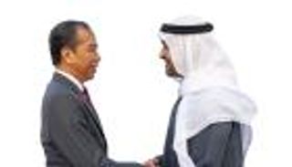 باحتفاء كبير.. محمد بن زايد يستقبل الرئيس الإندونيسي في قصر الوطن