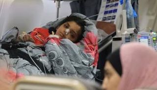 طفلة مصابة من غزة في طريقها إلى الإمارات