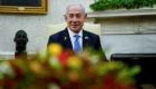 مفاوض إسرائيلي يفتح النار على نتنياهو: يقامر بحياة الرهائن