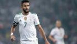 رياض محرز ينقذ نجم منتخب الجزائر من البطالة