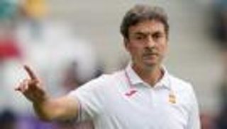 هل يستفيد الفراعنة؟.. مدرب إسبانيا يكشف مفاجأة قبل مواجهة منتخب مصر