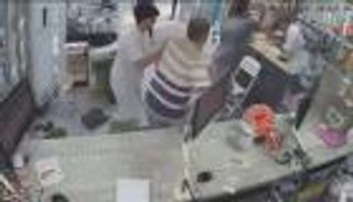 غضب في الجزائر بسبب اعتداء وحشي على عمال صيدلية