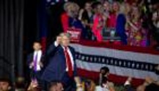 ترامب يتحدى «رصاصة الديمقراطية» بالعودة إلى بنسلفانيا.. مؤتمر انتخابي