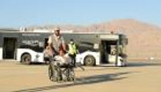 الإمارات تنفذ إجلاء طبيا عاجلا لـ148 فلسطينيا إلى أبوظبي بالتعاون مع «الصحة العالمية»