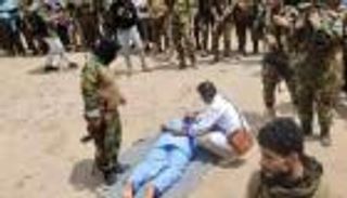 حنين البكري.. طفلة عدن تبكي اليمنيين حزنا وفرحا