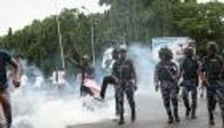 «حمى الغضب» تصل إلى نيجيريا.. احتجاجات ونيران وقنابل غاز