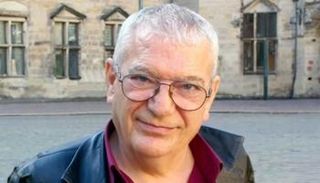 الكاتب الفلسطيني السوري حسن سامي يوسف