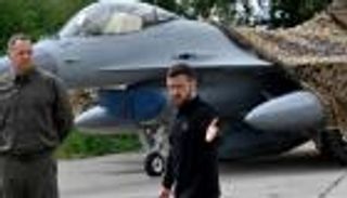 إف-16 بأوكرانيا بعد طول انتظار.. اثنتان في السماء وأخريان على الأرض