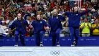 برقم قياسي.. السباحة الأمريكية تواصل الغوص في بحر الذهب الأولمبي