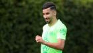 رسالة لبيتكوفيتش.. عمورة ينثر وعوده لجماهير الجزائر وفولفسبورغ