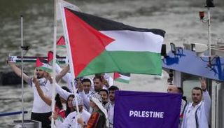 الفريق الفلسطيني في افتتاح الأولمبياد