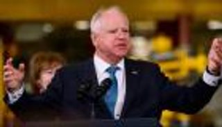 تيم والز.. من هو مرشح هاريس لمنصب نائب الرئيس الأمريكي؟