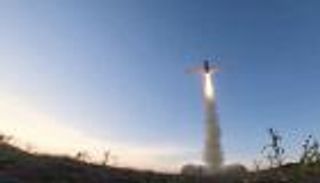 إرهاب الحوثي يتواصل.. استهداف سفينة ومدمرتين أمريكيتين