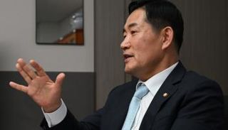  وزير الدفاع الكوري الجنوبي شين وون-سيك