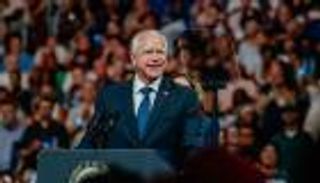 حملة ترامب تستعين بـ«استراتيجية كيري».. والز يواجه «عاصفة عسكرية»