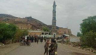 جانب من احتشاد القبائل لمحاصرة عناصر الحوثي