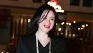 مي نور الشريف تثير ضجة بإعلان اعتزال بوسي الفن.. ما القصة؟