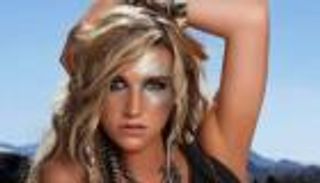 بسبب اتهام بطل أغنيتها بالتحرش.. المطربة كيشا تدخل لفظا خارجا للكلمات