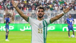 حسام عوار بقميص منتخب الجزائر