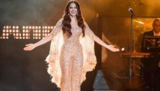 صورة لآمال ماهر خلال الحفل