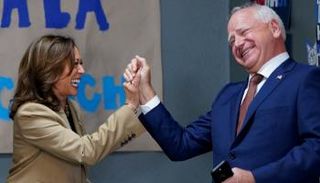 هاريس والمرشح على منصب نائبها تيم والز - رويترز