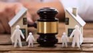 زوجة في دعوى طلاق: اكتشفت أن طفلي ابن صديقتي