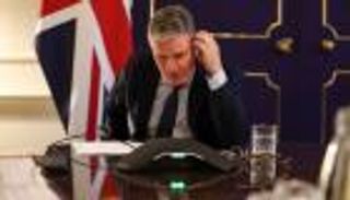 ستارمر يدخل على خط «الرد» الإيراني.. اتصال هاتفي نادر مع بزشكيان