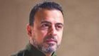 مصطفى حسني يرثي والدته بكلمات مؤثرة