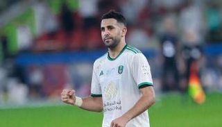 رياض محرز لاعب الأهلي