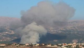 تصاعد الأدخنة من قرية الخيام اللبنانية بعد قصف إسرائيلي - رويترز