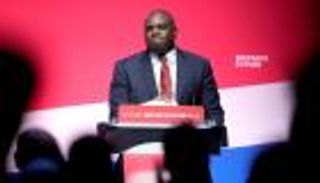 دبلوماسية بريطانيا في أزمة.. والسبب ترامب