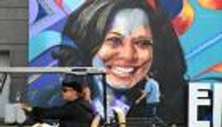 «أول رئيسة سمراء».. رهان هاريس «العرقي» على استعداد أمريكا