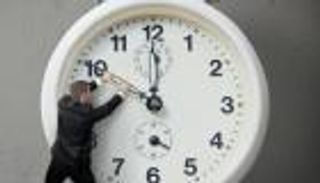 العودة إلى التوقيت الشتوي 2024.. مواعيد وتفاصيل مهمة للمصريين 