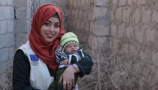 متطوعة في العمل الإنساني