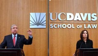 هاريس وكولي خلال المناظرة