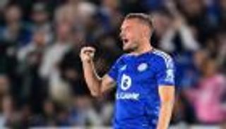 بمشروب الطاقة ولقطة استفزازية.. فاردي يشعل عودته للبريميرليغ (فيديو)