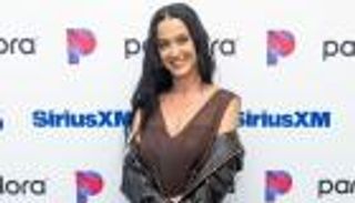 رغم أزمتها في إسبانيا.. كاتي بيري تطلق ألبومها الجديد «143» (صور)